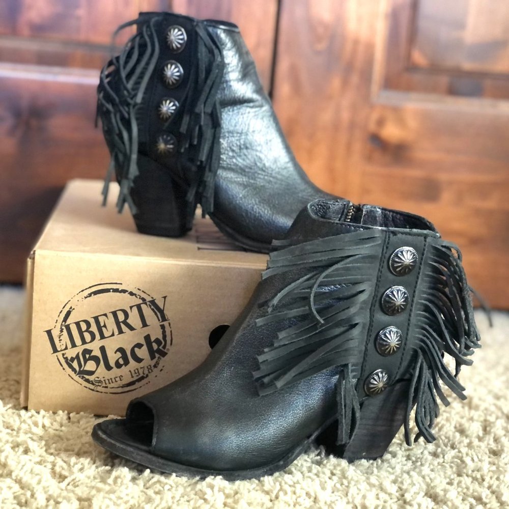 LIBERTY  Black bootie with fringe and concho